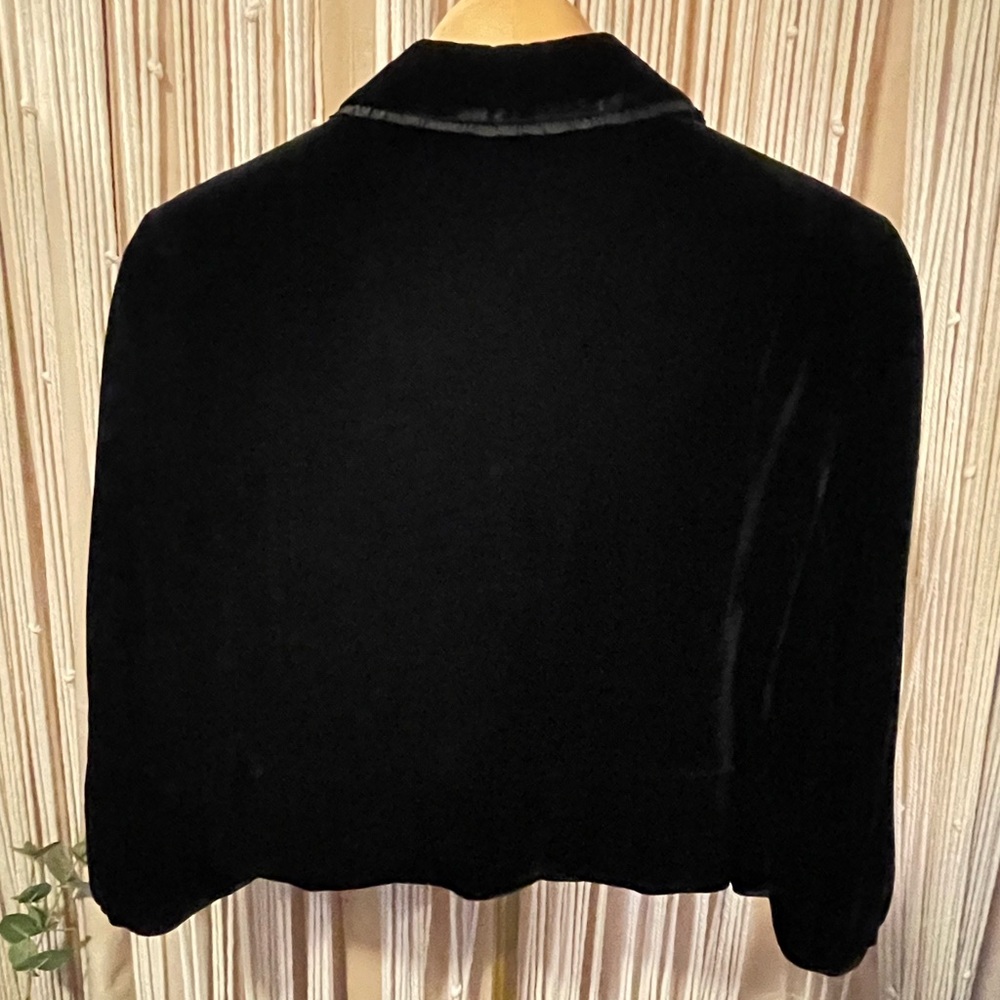 Ann Taylor LOFT black velvet cropped blazer bolero shrug w/ silver clasp closure - Picture 9 of 13